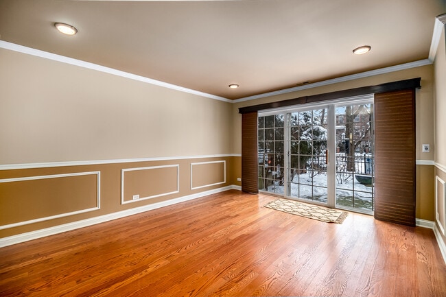 Building Photo - 914 Shandrew Dr