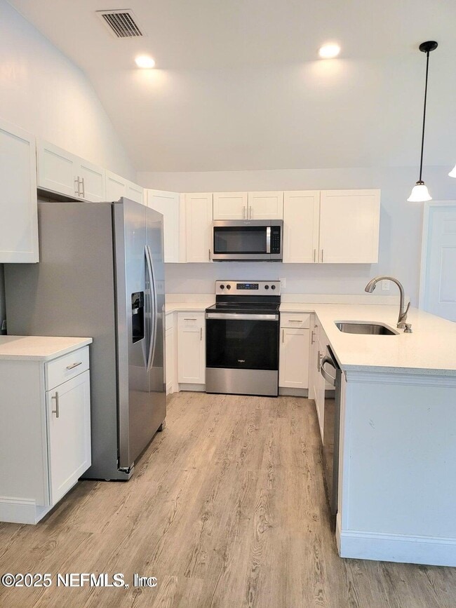 Building Photo - 1978 Solomon St