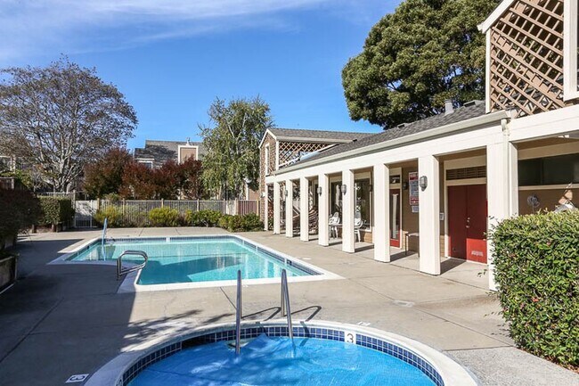 Foto del edificio - 272 Crown Cir