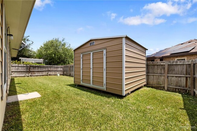 Building Photo - 33 Kika De La Garza St