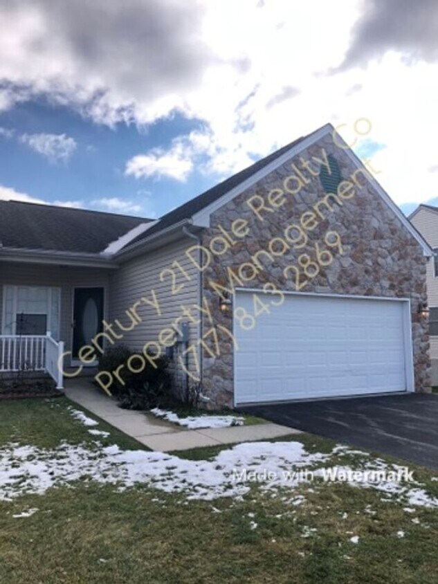 1899 Deerfield Dr, Dover, PA 17315 Townhome Rentals in Dover PA