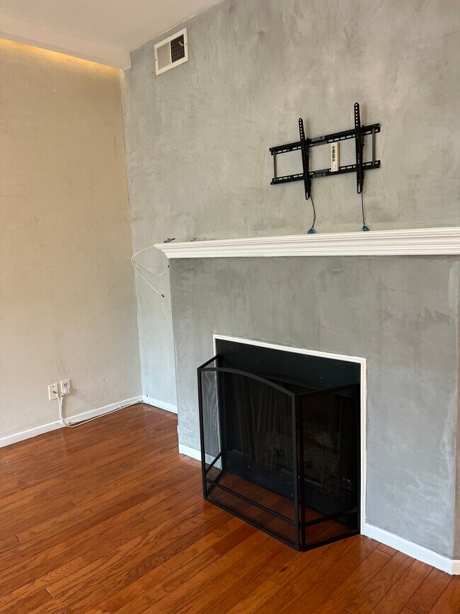 Building Photo - 1748 9th St