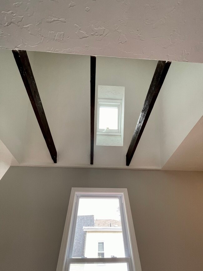 Building Photo - 58 Houghton St