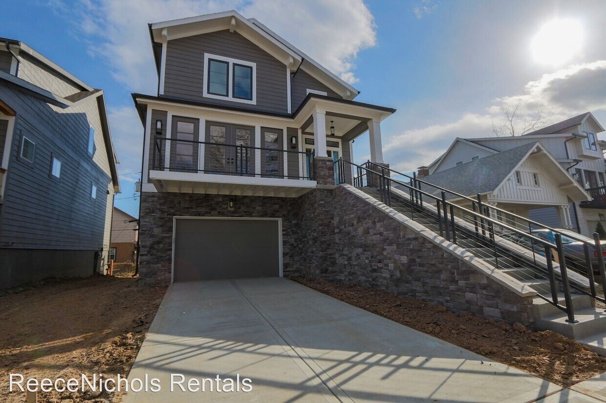 Primary Photo - 3 br, 2.5 bath House - 725 W. 44th Terrace