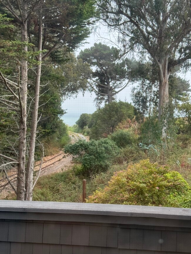 Building Photo - 440 Camino Al Mar