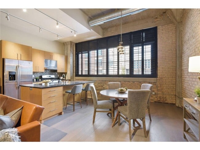 Building Photo - 525 N 3rd St