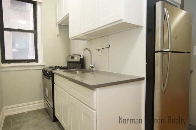 Foto del edificio - 8223 Bay Pkwy