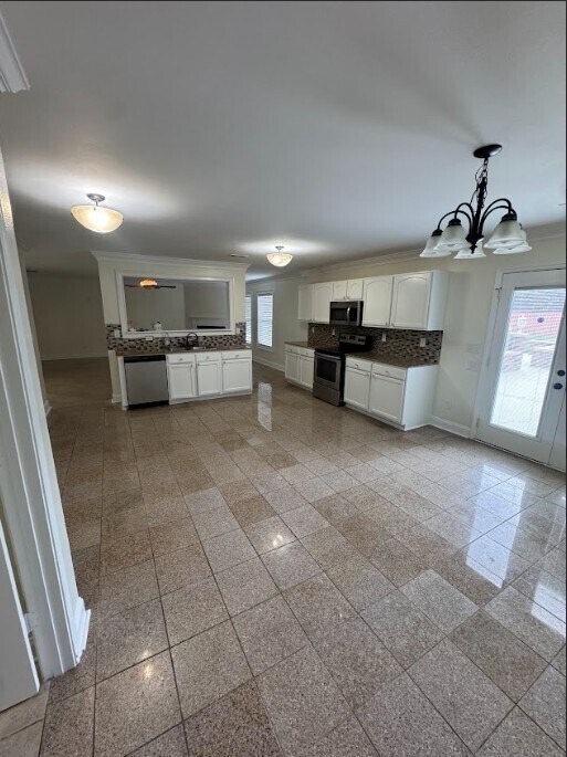 Foto del edificio - Spacious 3200+ sq. ft. home with large kit...