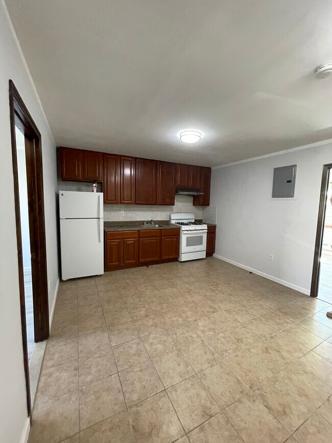 Foto del edificio - 1358 E 2nd St