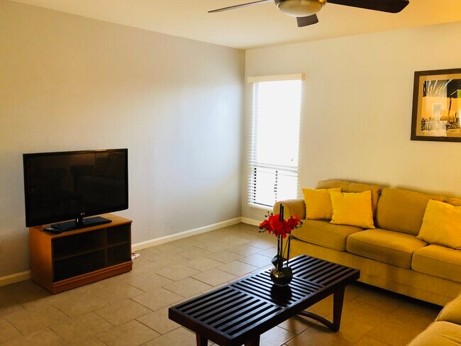 Foto del edificio - 4950 N Miller Rd