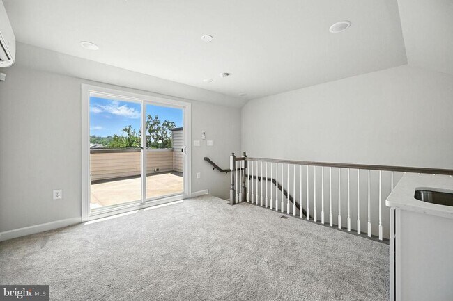 Foto del edificio - 7233 Mountaineer Dr