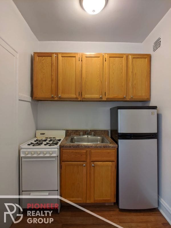 Building Photo - 2536 N Sawyer Ave