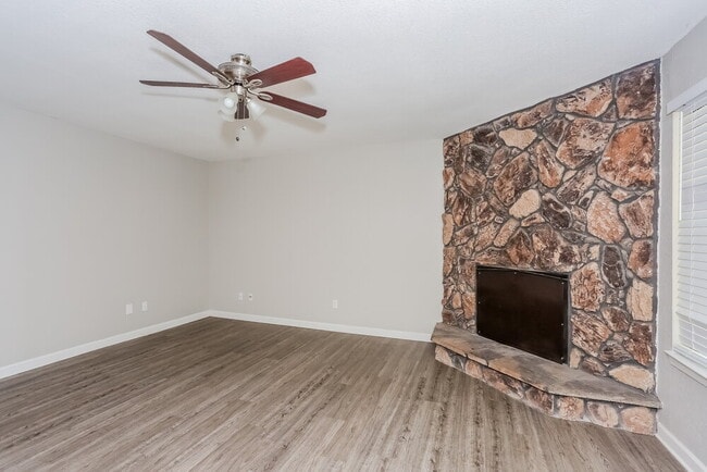 Foto del edificio - 3407 Spring Meadows Dr