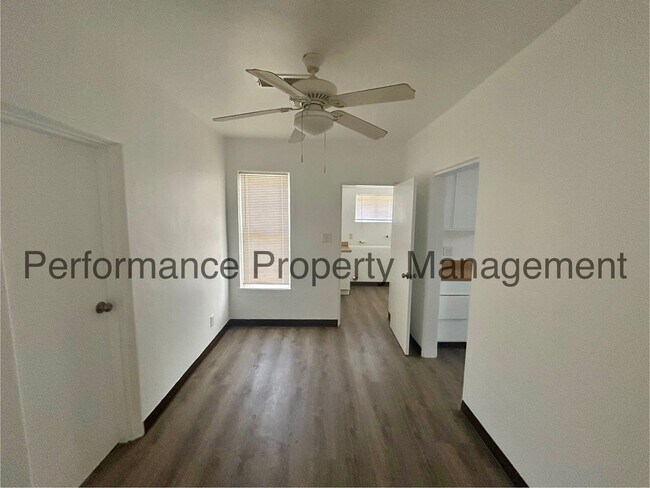 Foto del edificio - 604 Woodrow Ave