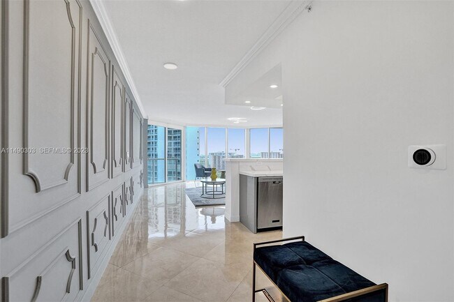 Foto del edificio - 16699 Collins Ave