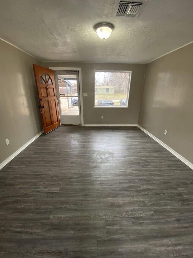Foto del edificio - Spacious 3 Bedroom House