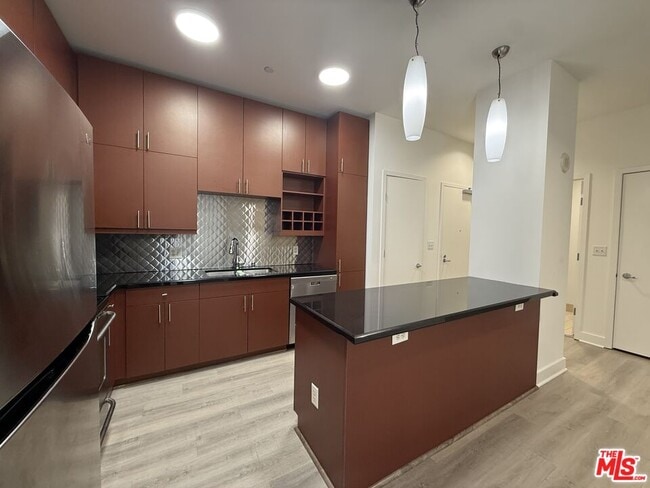 Foto del edificio - 3810 Wilshire Blvd