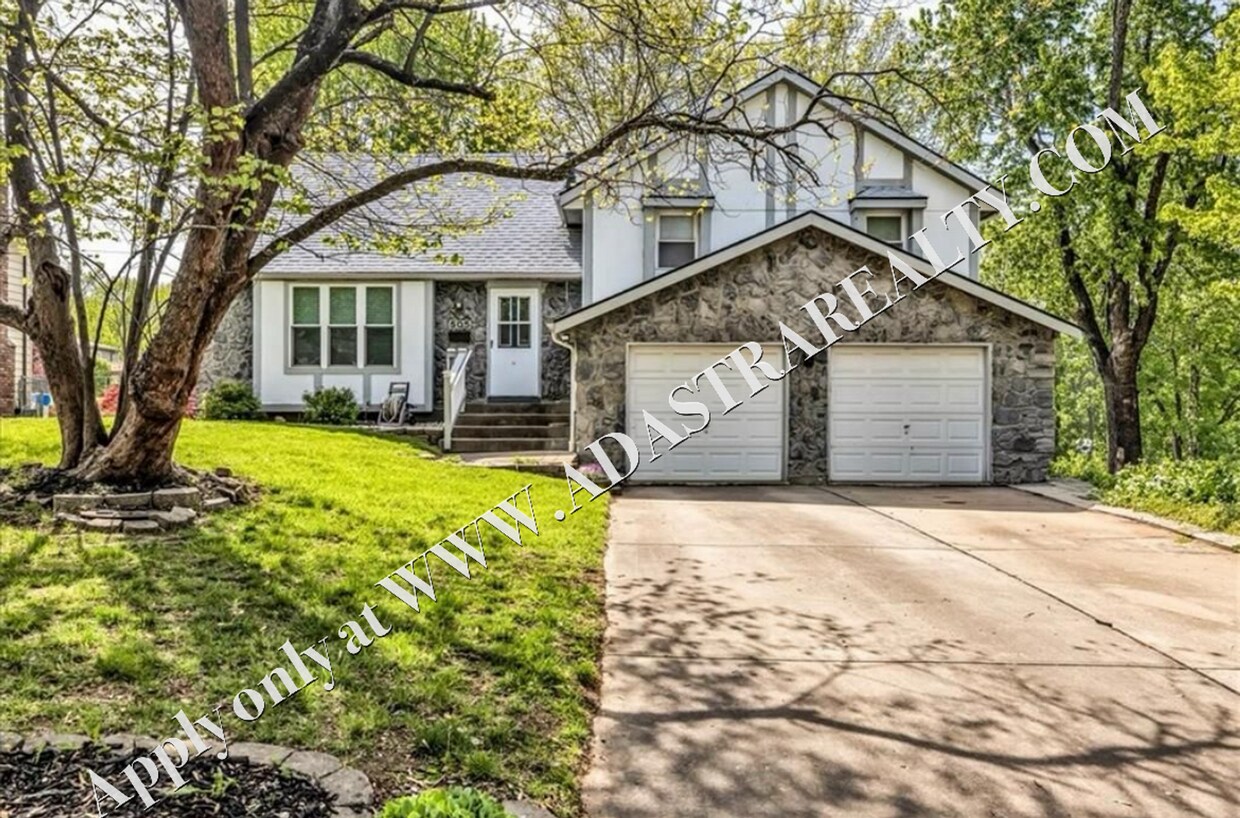 Primary Photo - Beautiful 4 Bed 2 Bath Home in Olathe-Avai...
