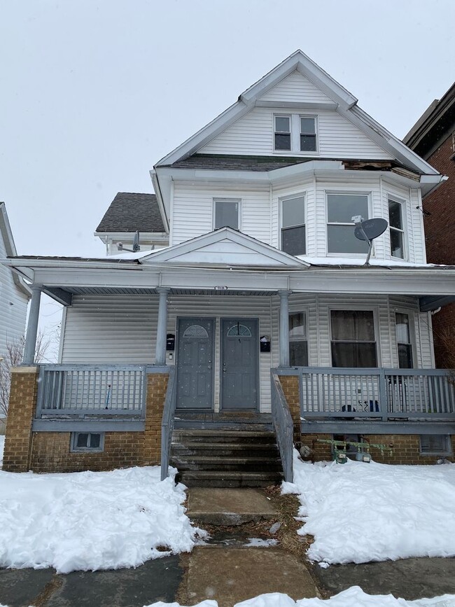 Building Photo - 712 S Irving Ave