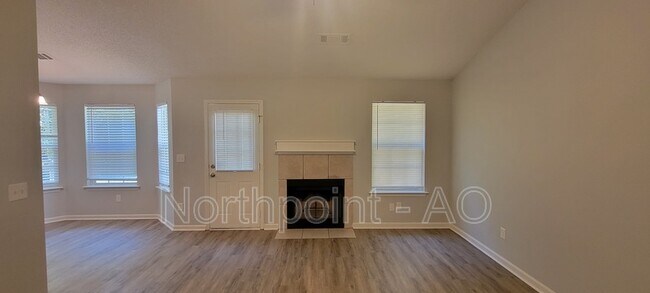 Foto del edificio - 484 McKneely Rd