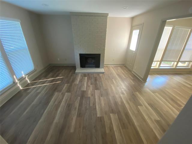 Foto del edificio - 7570 Kings Ridge Rd