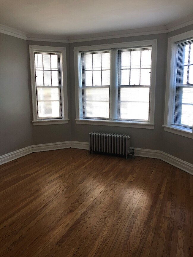 Building Photo - 434 S Maple Ave