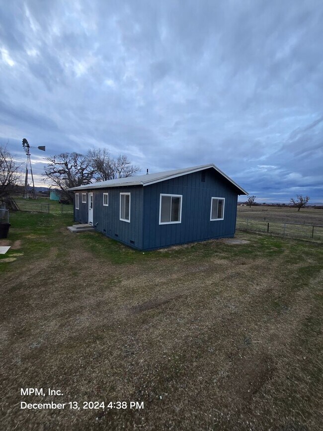 Foto del edificio - 2 bedroom 1 bath country home. Close to town.