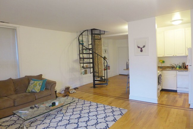 Foto del edificio - 449 W Belden Ave