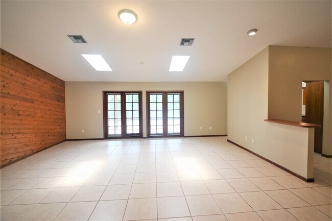 Building Photo - 11710 S Island Rd