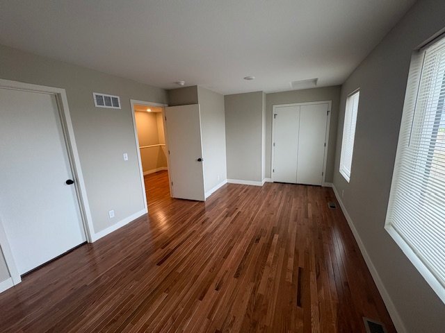 Foto del edificio - 300 N Independence St