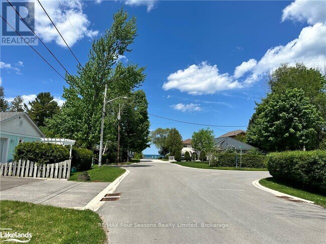 Photo du bâtiment - 30 64th St N