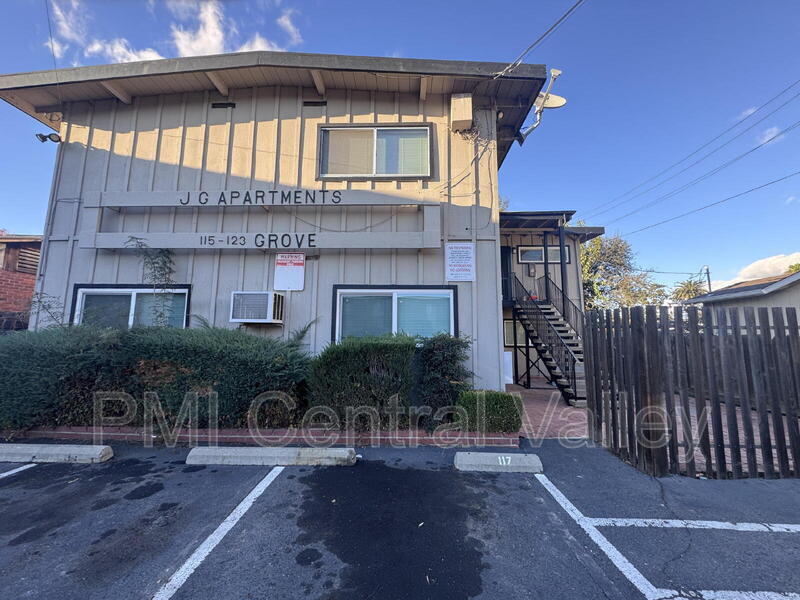 Foto principal - 117 E Grove St