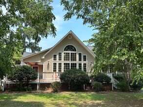 Building Photo - 100 Goose Creek Dr