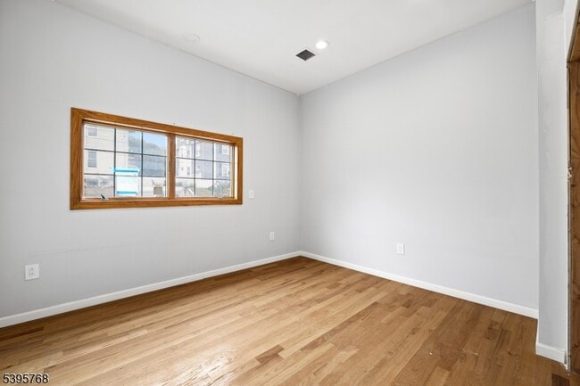 Building Photo - 176 Union Ave