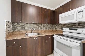 Kitchen - Edge Apartments