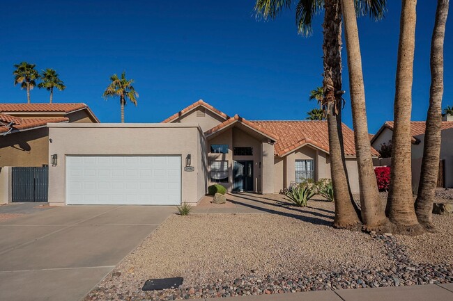 Building Photo - Beautiful Scottsdale Home! Two Master Suit...