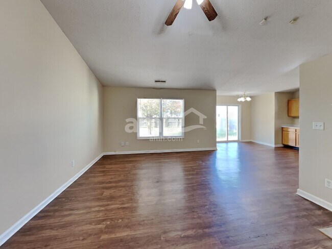 Building Photo - 2130 Meadowglen Boulevard
