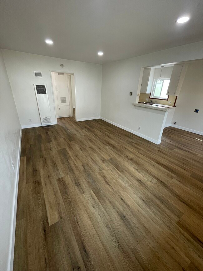 Foto del edificio - 12514 Broadway Ave