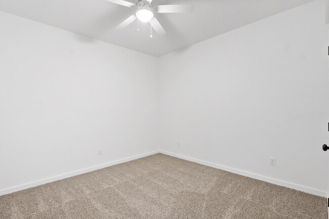 Building Photo - 5032 Mooney Fls Dr