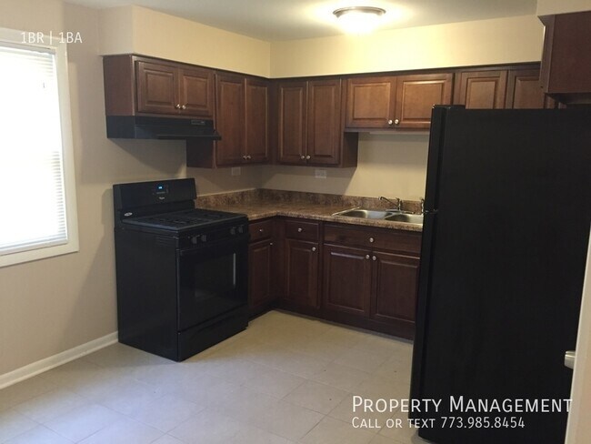 Building Photo - Completely Remodeled 1st Floor Corner Apar...