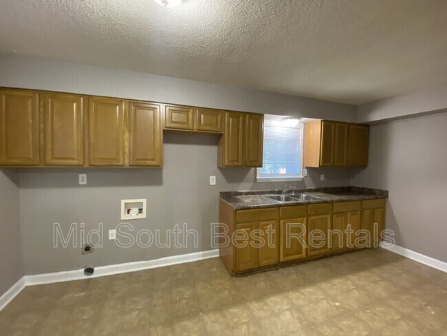 Building Photo - 3151 Parham St