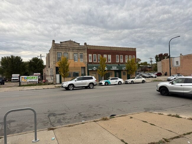 Building Photo - 3840 W Roosevelt Rd