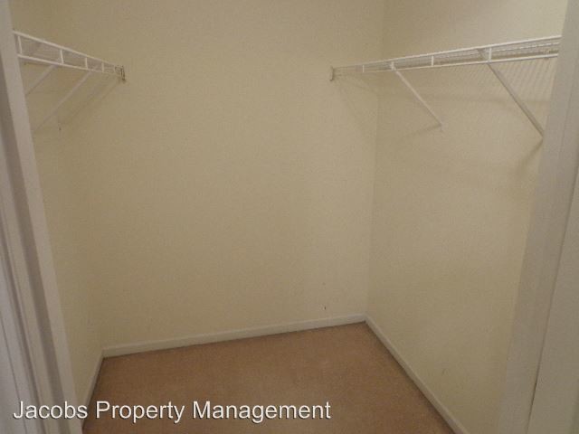 Building Photo - 2409 Northampton Dr