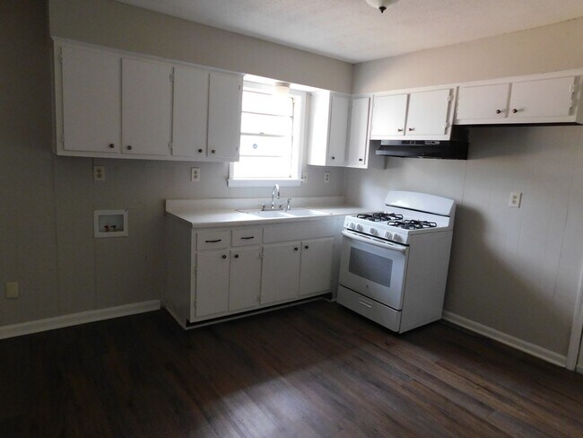 Building Photo - 2580 Valleybrook Rd