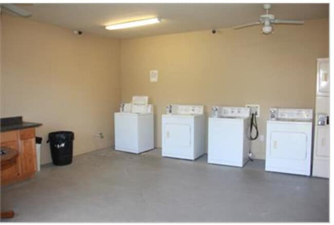 Building Photo - 42493 Barry Ct