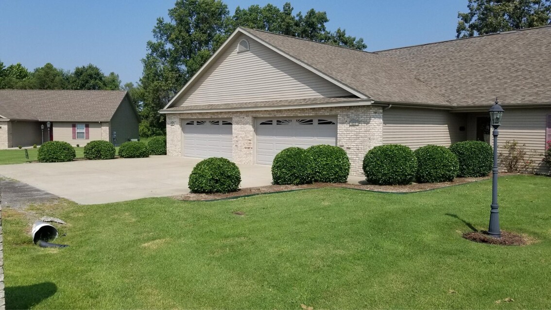 427 Jesse Ln Unit 1, Herrin, IL 62948 Room for Rent in Herrin, IL