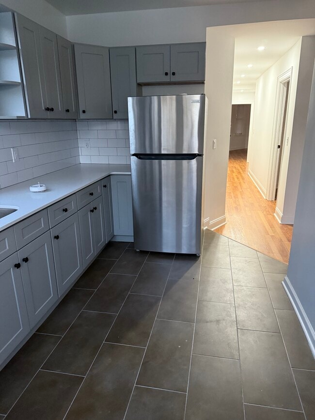 Building Photo - 139 S 12th Ave