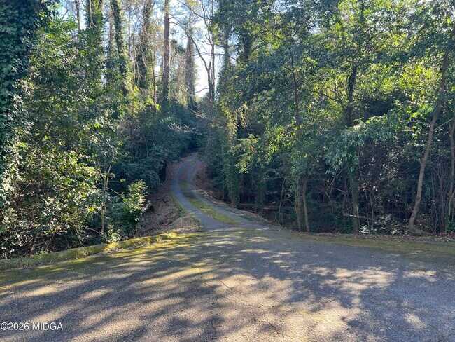 Building Photo - 620 Laverne Pl