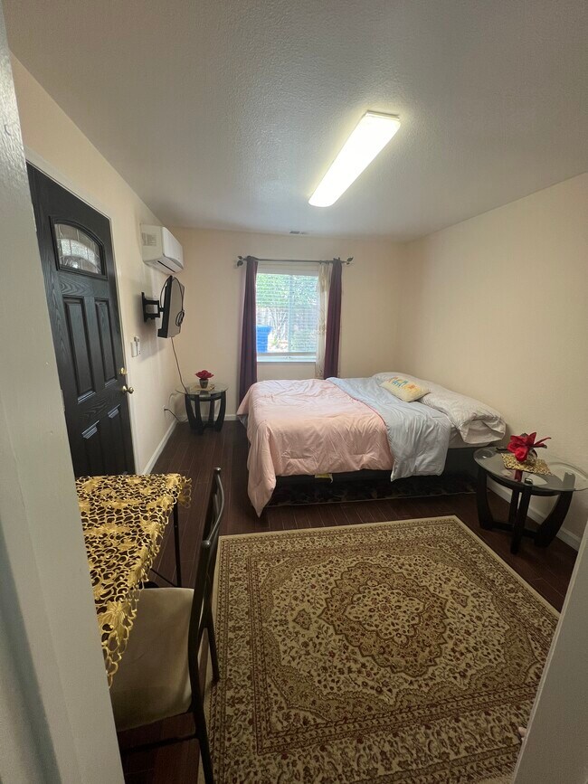 Foto del edificio - 4691 Christenson St