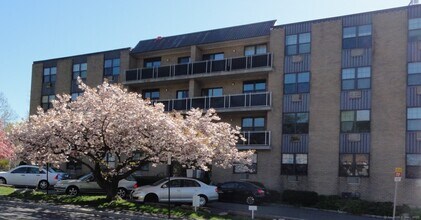 Building Photo - 500 Newfield Ave